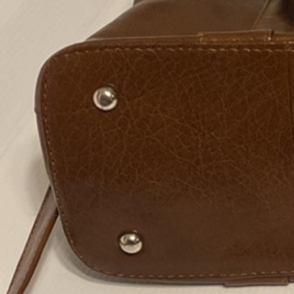 Ashwood genuine leather gina messenger bag - Picture 6 of 6